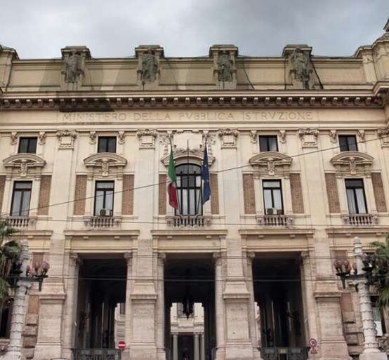 Docenti, il MIM vara piano straordinario di reclutamento. Valditara: “Garantire la regolarità dell’avvio dell’anno scolastico, ridurre il precariato. Risposta importante per gli alunni con disabilità”